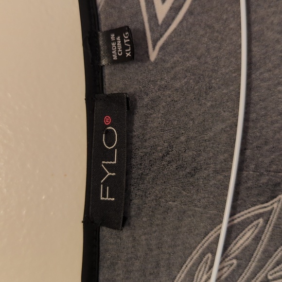 FYLO ladies shirt XL. Black and white pattern. Stretchy material. Side tie - Picture 2 of 4